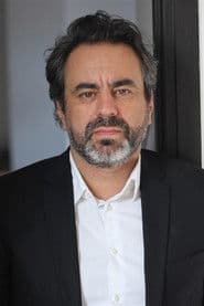 Vincent Primault dans le rôle de Xavier Bertrand