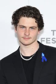 James Bingham dans le rôle de Runt 1