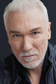 Patrick Page dans le rôle de Magic Mirror (voice)