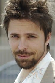 Brett Jacobsen dans le rôle de Skippy Fontaine