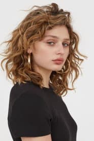 Lilliya Scarlett Reid في دور Alice