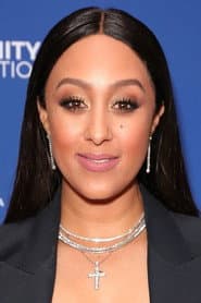 Tamera Mowry-Housley dans le rôle de Camryn Barnes / Apolla
