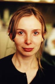 Evelyn Kaplun dans le rôle de Julia
