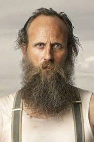 Tom McCathie في دور The Vagrant
