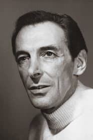 Desmond Walter-Ellis في دور Alberto - Captain of the guard