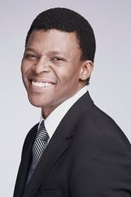 Vuyo Dabula dans le rôle de Tau