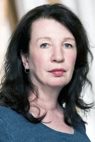 Giselle Cullinane dans le rôle de Bucket Woman