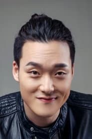 Kim Geon Wook في دور Seo Hyeon's uncle