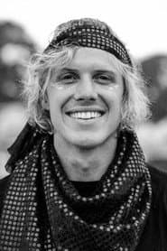 Tyrone Lindqvist dans le rôle de Lesley