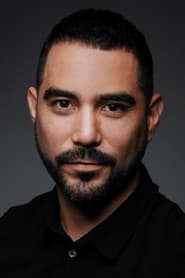 Daniel Esteban dans le rôle de Airport Host
