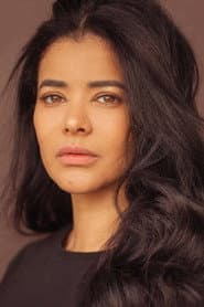 Aouatefe Lahmani dans le rôle de Sandra