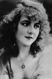 Pauline Curley dans le rôle de Dorothy Morton