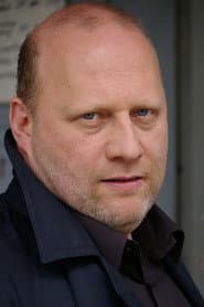 Matthias van den Berg as Schuwe
