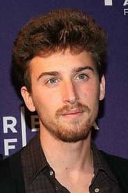 Max Hoffman dans le rôle de Fenster Itski