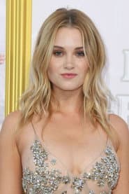 Virginia Gardner في دور Kelly