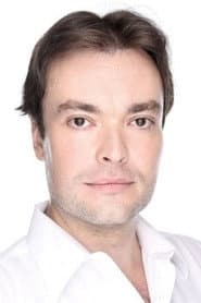 Alexander Fadeyechev في دور Lord of Manor