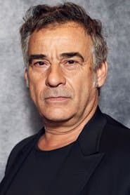 Eduard Fernández في دور Luis