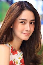 Amena Pinit as Nasreen