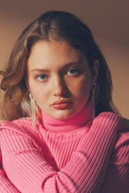 Mayline Dubois في دور Laura 7 ans