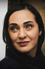 Roya Nownahali dans le rôle de Mitra