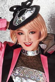 白雪さち花 dans le rôle de Louise