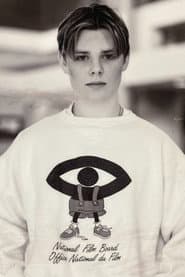 Aedan Warburton dans le rôle de BJ (Blue Jeans)