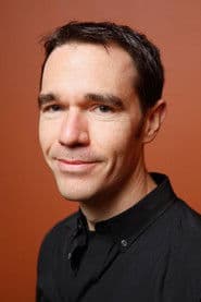 J.T. Petty dans le rôle de Vengeful Cop (voice)