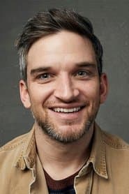 Evan Jonigkeit dans le rôle de Dr. Raphael Clearwater