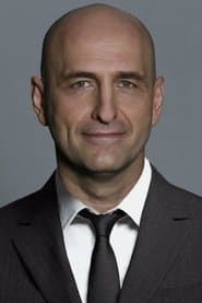 James Biberi dans le rôle de Cook