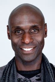 Lance Reddick dans le rôle de Charles Alberts