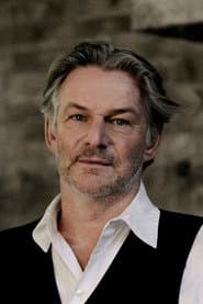 Max Herbrechter as Psychologe