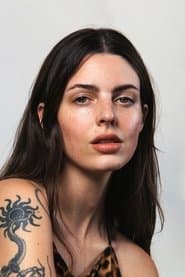 Shelby Lee dans le rôle de Concerned Woman