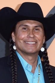 Mo Brings Plenty في دور Crazy Horse
