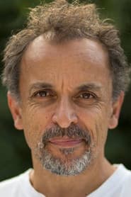 Alex Pinder في دور Dr. Singani