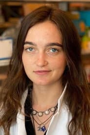 Zita Aretz dans le rôle de Cecilia