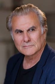Oliver Cotton dans le rôle de Hrothgar