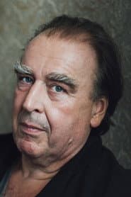 Oliver Nägele as Herr W.