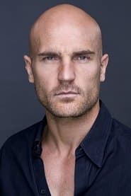 Ben Barrington dans le rôle de Vince