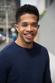 Gary LeRoi Gray dans le rôle de Pearce (voice)