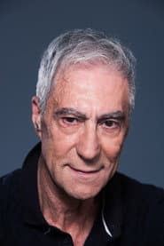 Eloy Monteiro dans le rôle de António / Father