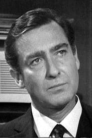 Guy Doleman dans le rôle de Colonel Ross