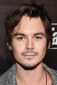 Tyler Blackburn dans le rôle de Ryan