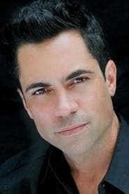 Danny Pino في دور Larry Mora