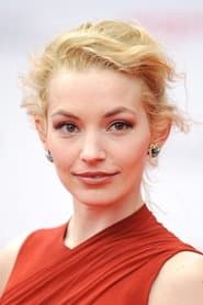 بيرديتا ويكس في دور Scarlett