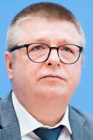 Thomas Haldenwang في دور Self