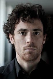 Elio Germano في دور Pier Luigi