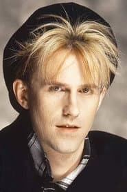 Howard Jones dans le rôle de Self