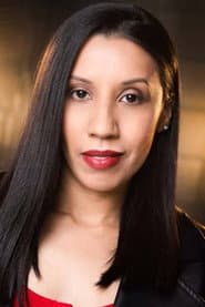 Nayeli Esparza dans le rôle de F.B.I. Agent