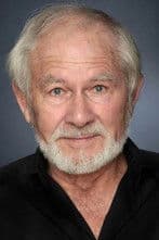 Don McCorkindale dans le rôle de Narrator