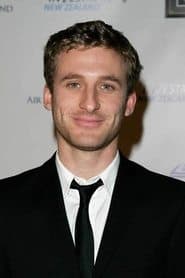 Dean O'Gorman في دور Kedgley